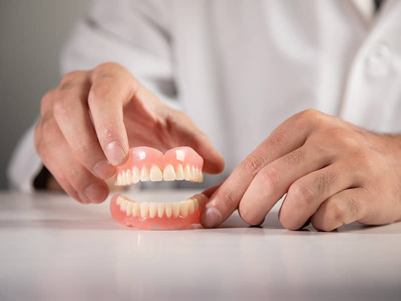 Protez Diş Tedavisi (Hareketli / Sabit)